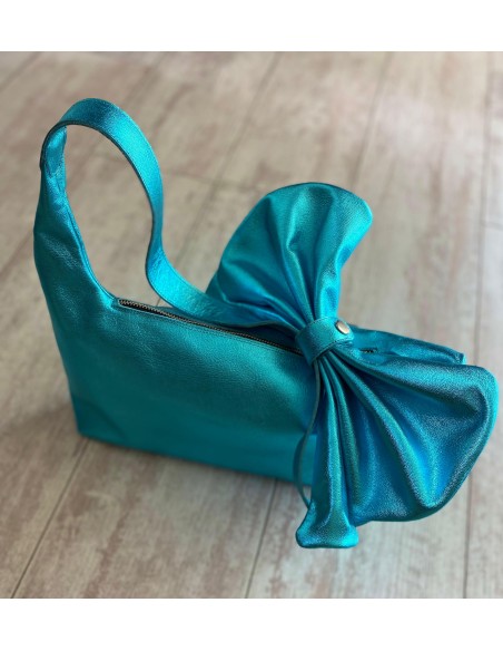 CARTERA LA TABLA ESMERALDA CELESTE METALIZADA