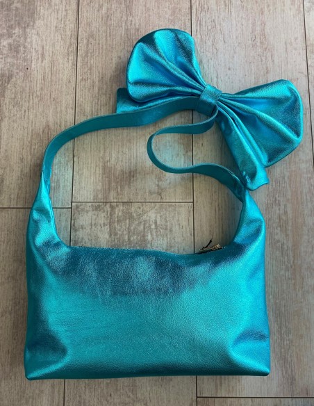 CARTERA LA TABLA ESMERALDA CELESTE METALIZADA