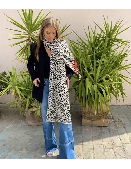 BUFANDA LUZ VIBRANT COQUETTE LEOPARDO BEIGE-NEGRO Letras Naranjas