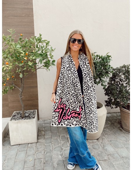 BUFANDA LUZ VIBRANT COQUETTE LEOPARDO BEIGE-NEGRO Letras Rosa